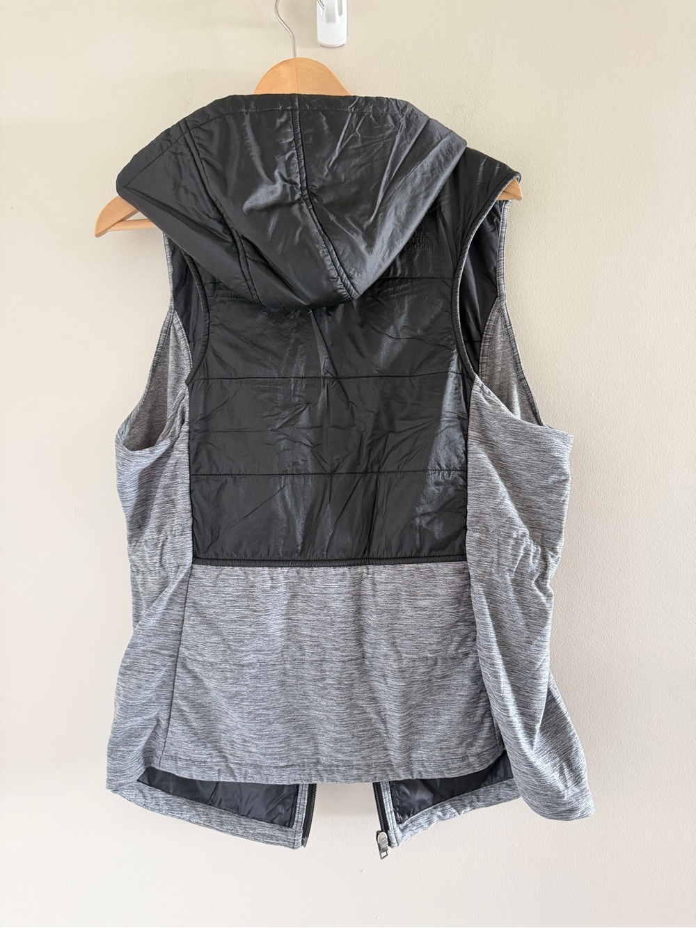 The North Face Black & Gray Hooded Women's XL Vest Outdoor Full Zip - Picture 10 of 11